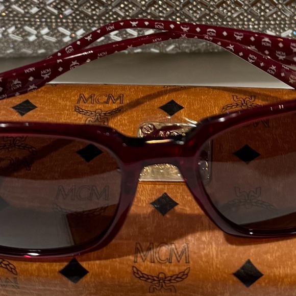 New MCM Sunglasses - Picture 4 of 5